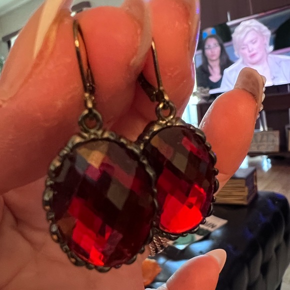 Joan Rivers Elegant Red faceted lucite Drop Earrings - Picture 1 of 2